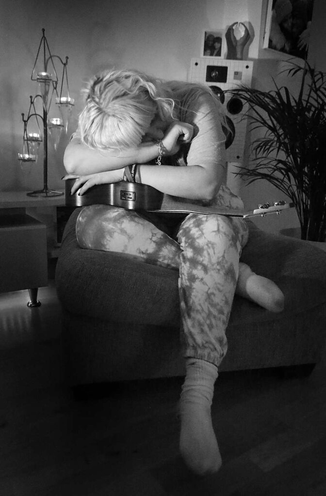 ANTI-9U4A0932bw-004